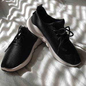 BLACK running shoes